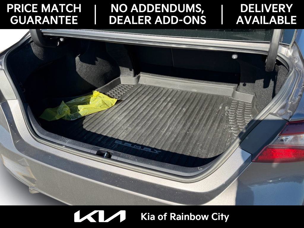 Used 2024 Toyota Camry SE image 10