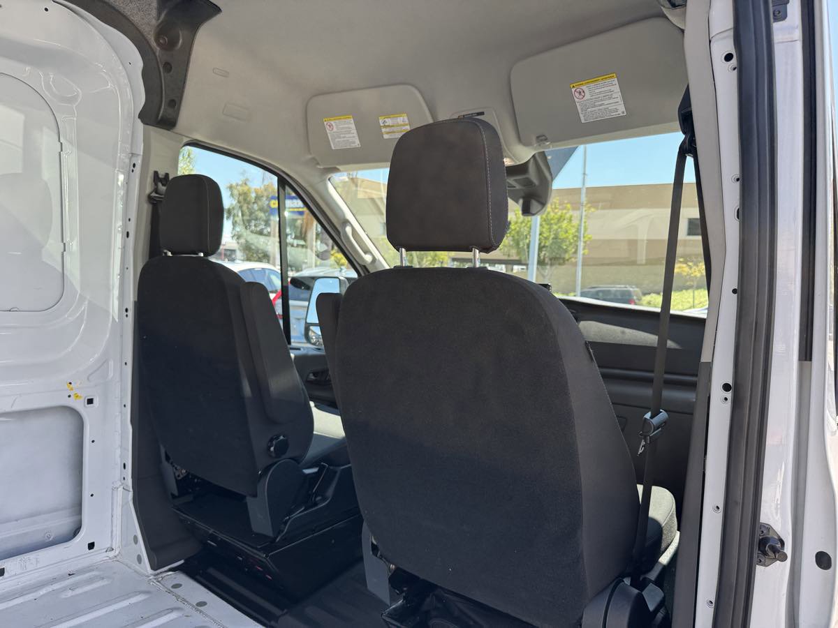 Used 2023 Ford E-Transit Medium Roof image 18