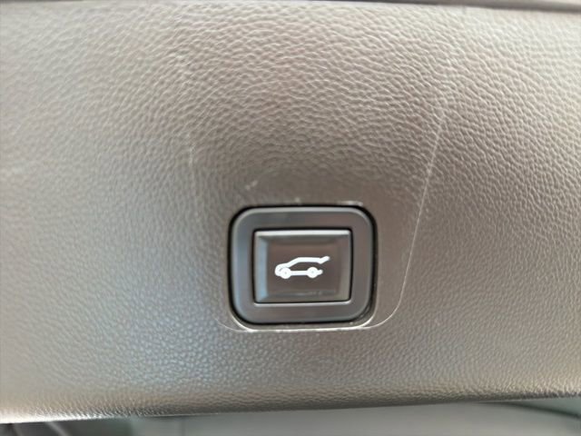 Used 2020 Chevrolet Traverse LT w/ Driver Confidence II Package AWD/4WD image 26