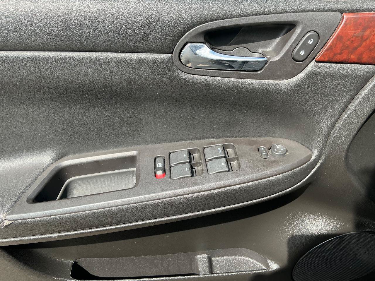 Used 2009 Chevrolet Impala LT FWD image 16