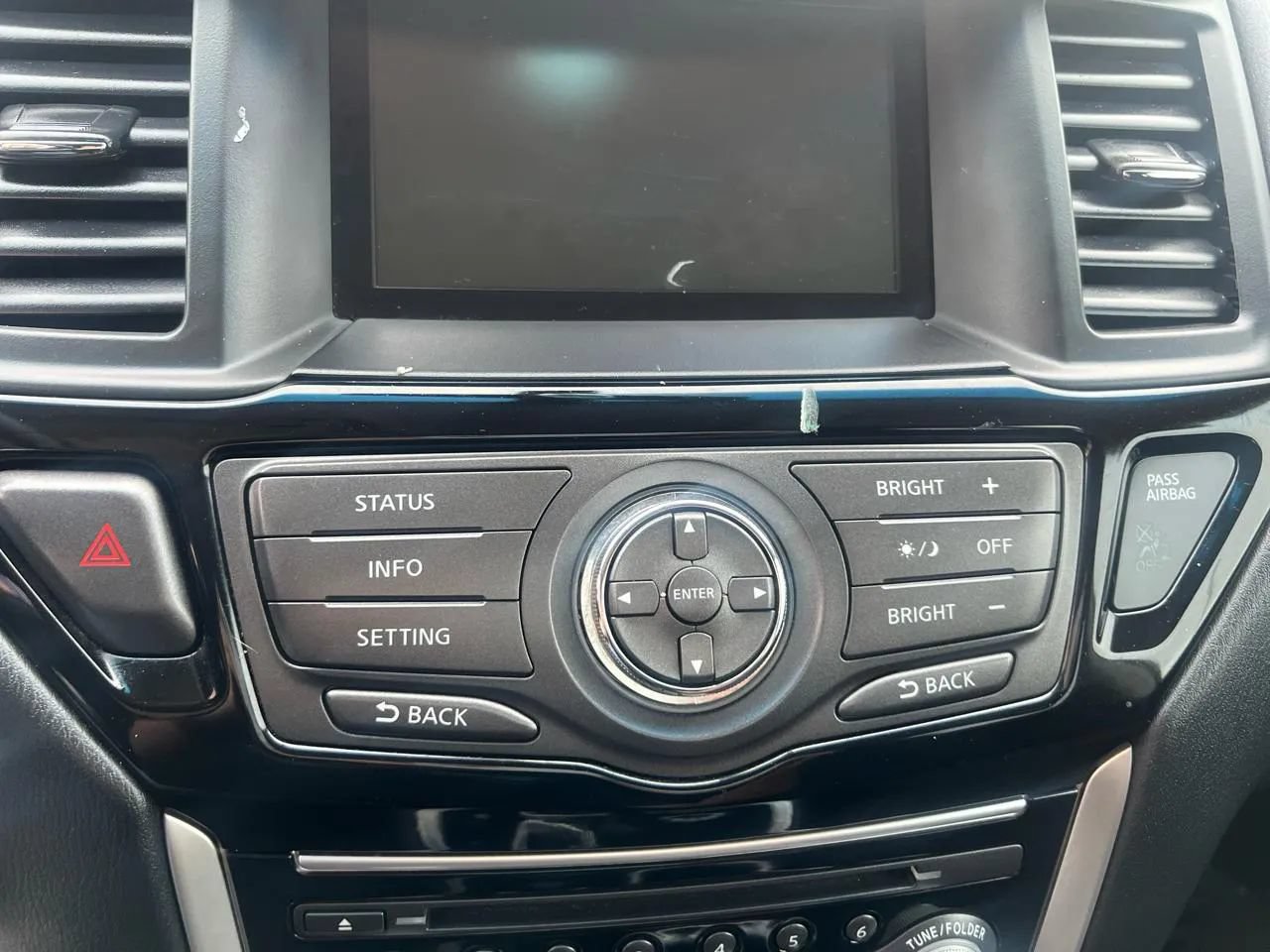 Used 2015 Nissan Pathfinder SV FWD image 14