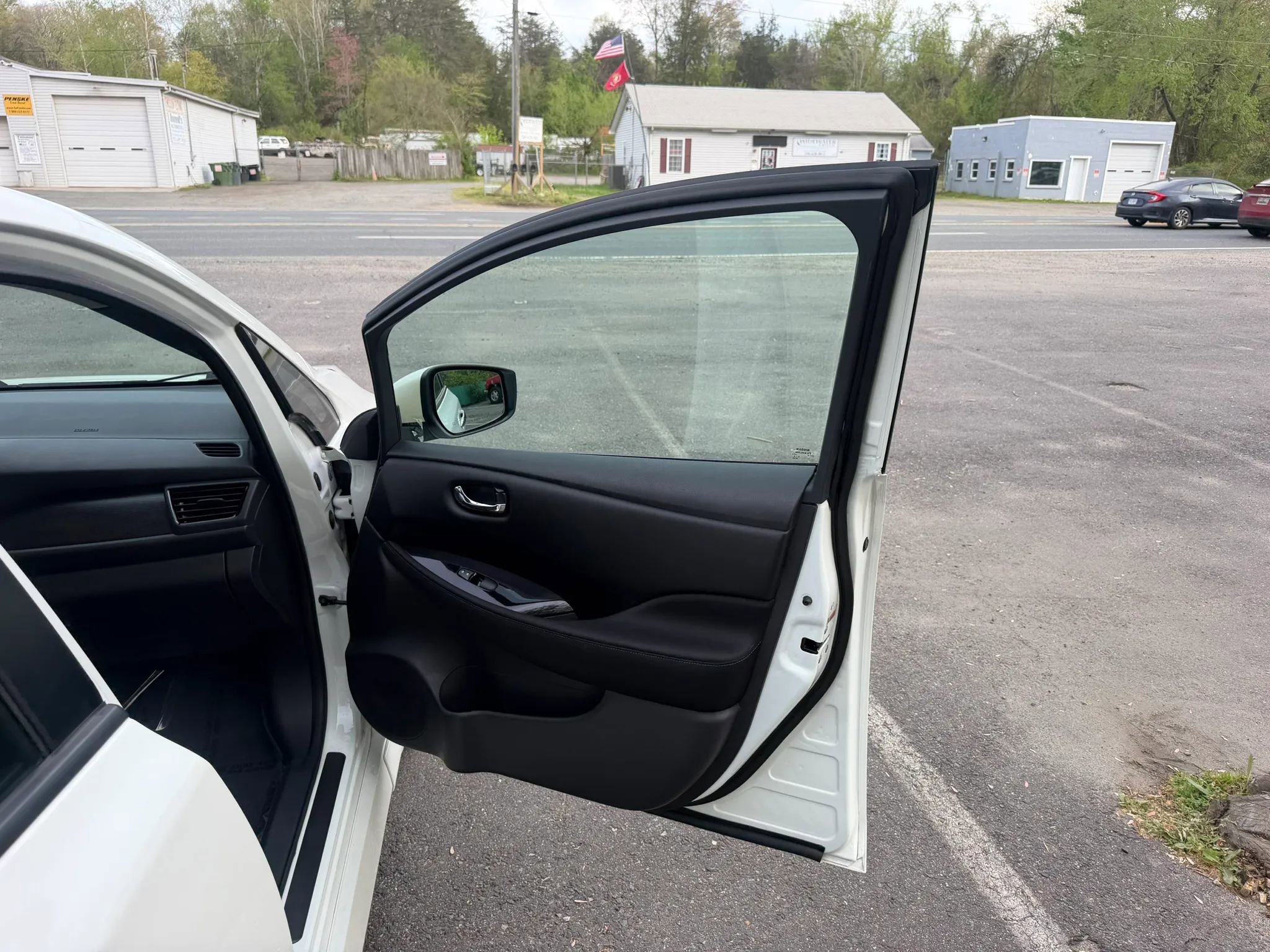 Used 2022 Nissan Leaf SV image 15