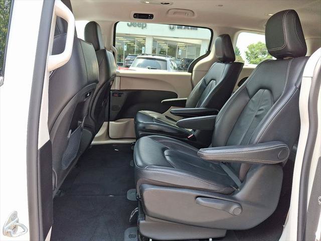 Certified 2022 Chrysler Pacifica Touring-L FWD image 11