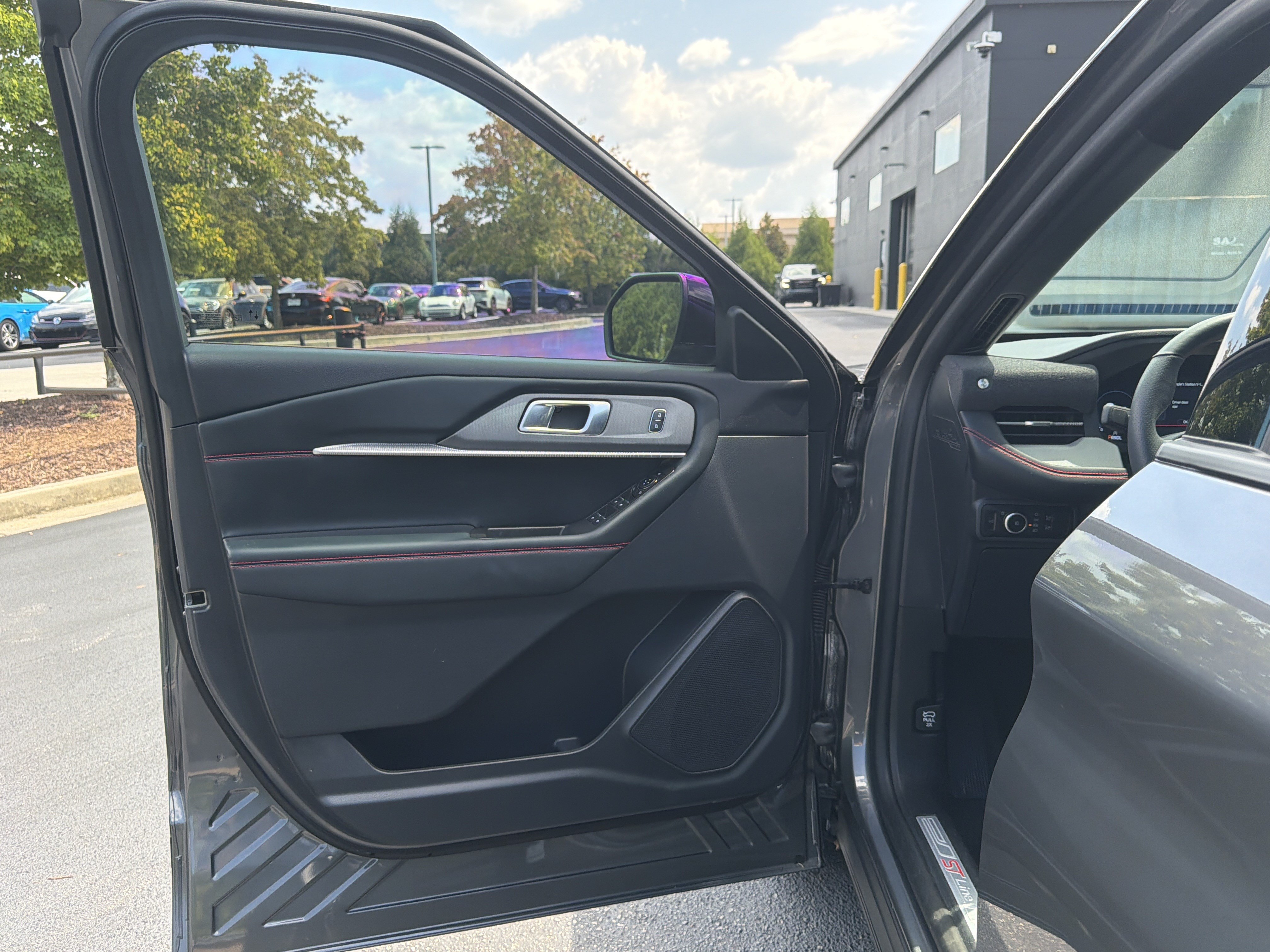 Used 2025 Ford Explorer ST-Line RWD image 23