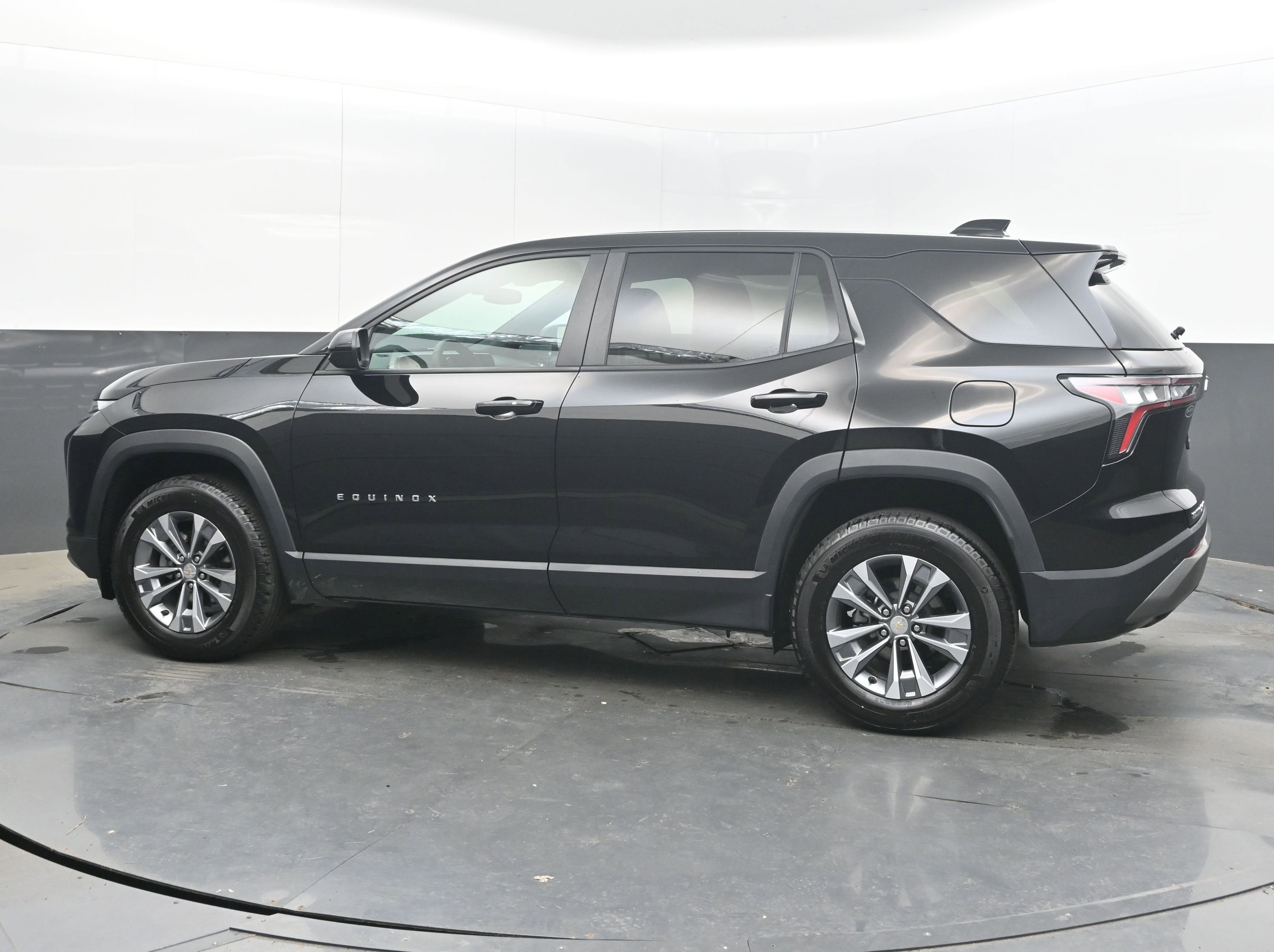 Used 2025 Chevrolet Equinox LT image 7