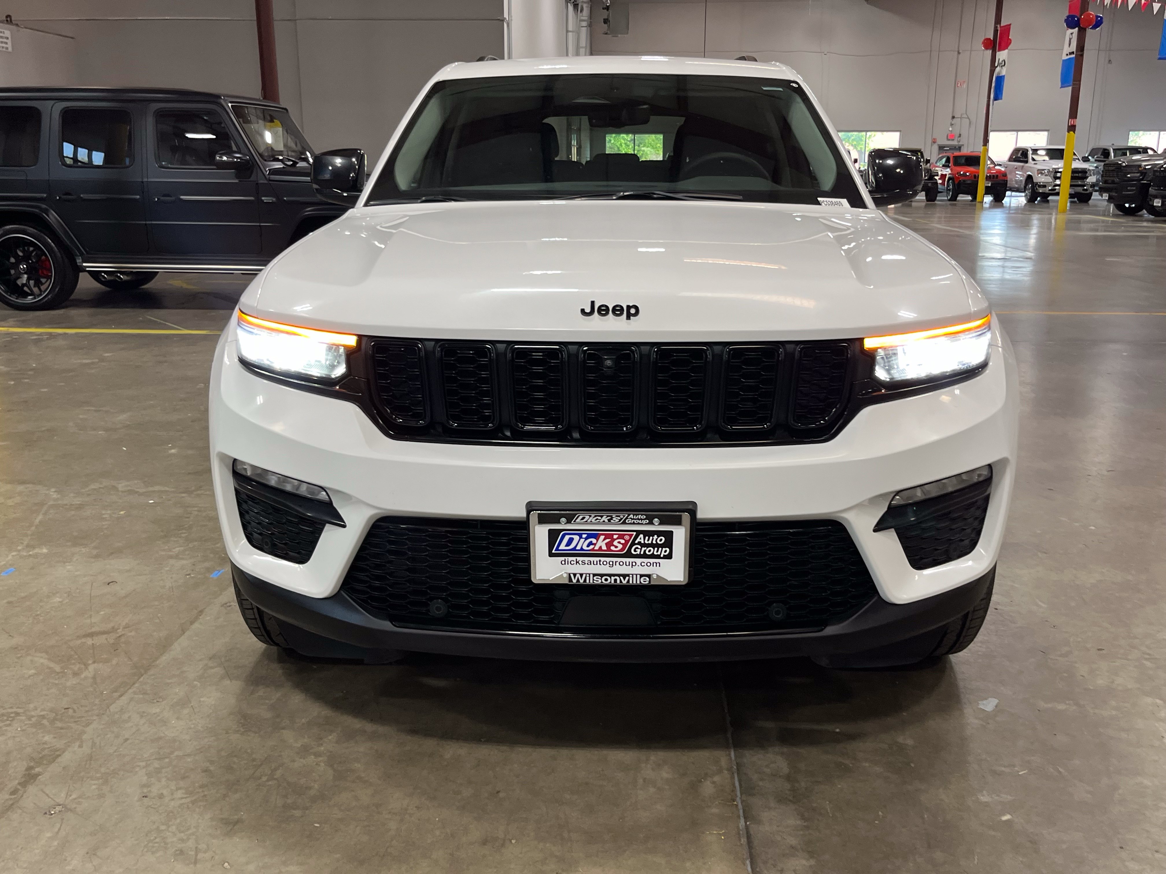 Used 2023 Jeep Grand Cherokee Limited w/ Luxury Tech Group II AWD/4WD image 8