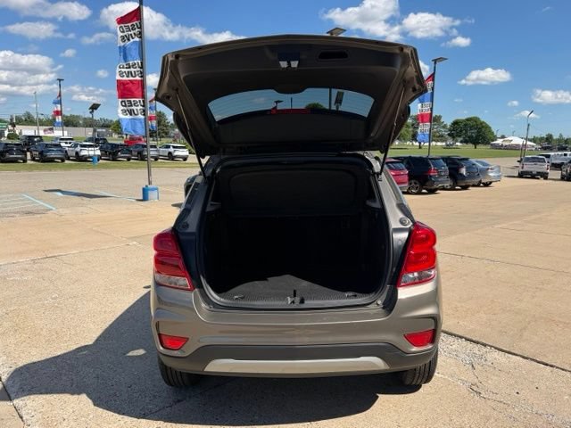 Used 2022 Chevrolet Trax LT w/ LT Convenience Package AWD/4WD image 34