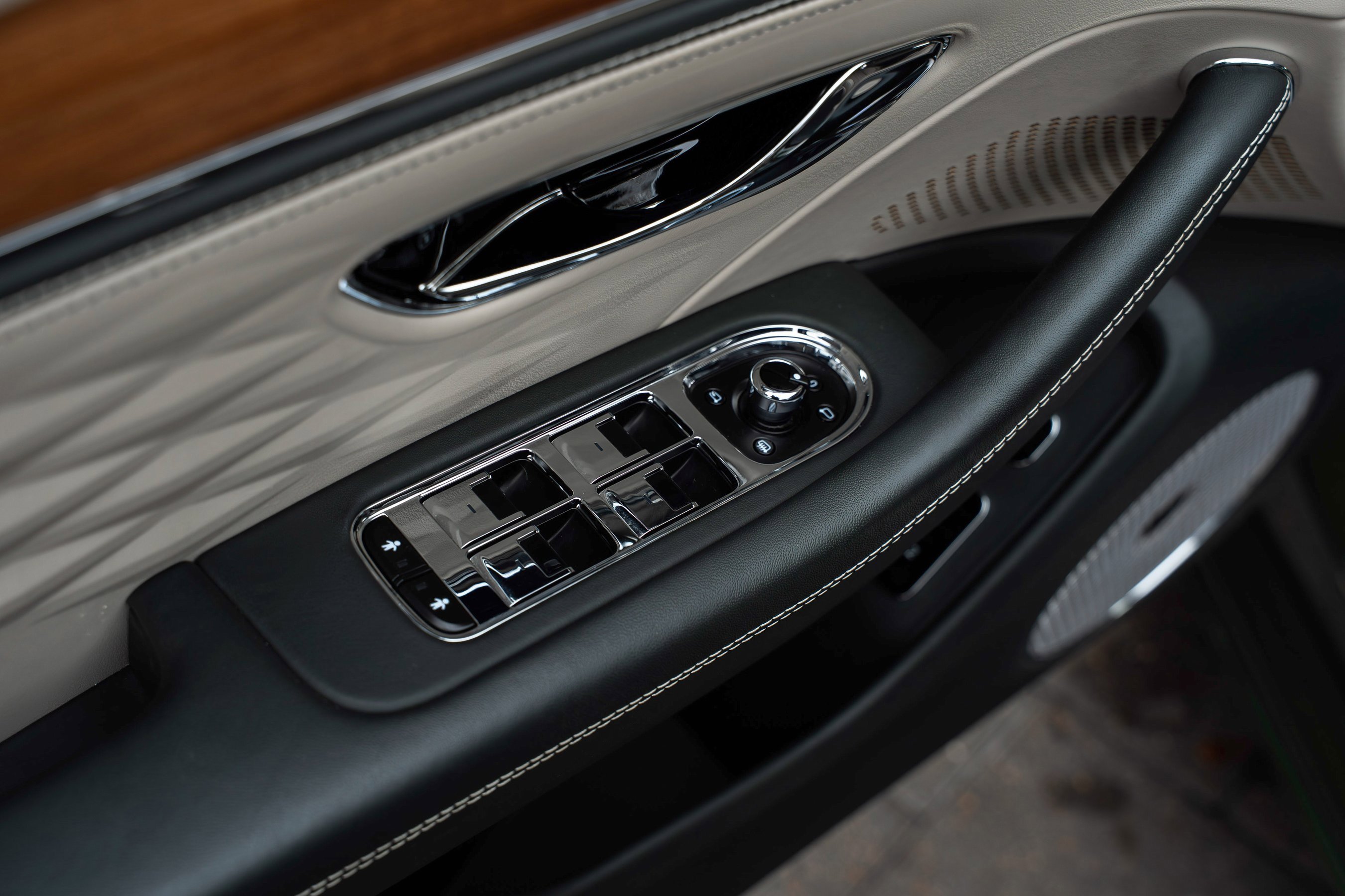 Used 2024 Bentley Flying Spur W12 image 17