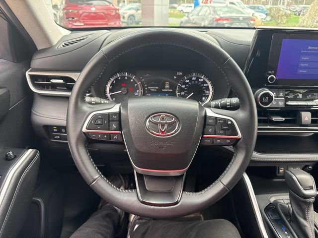 Used 2023 Toyota Highlander LE image 14