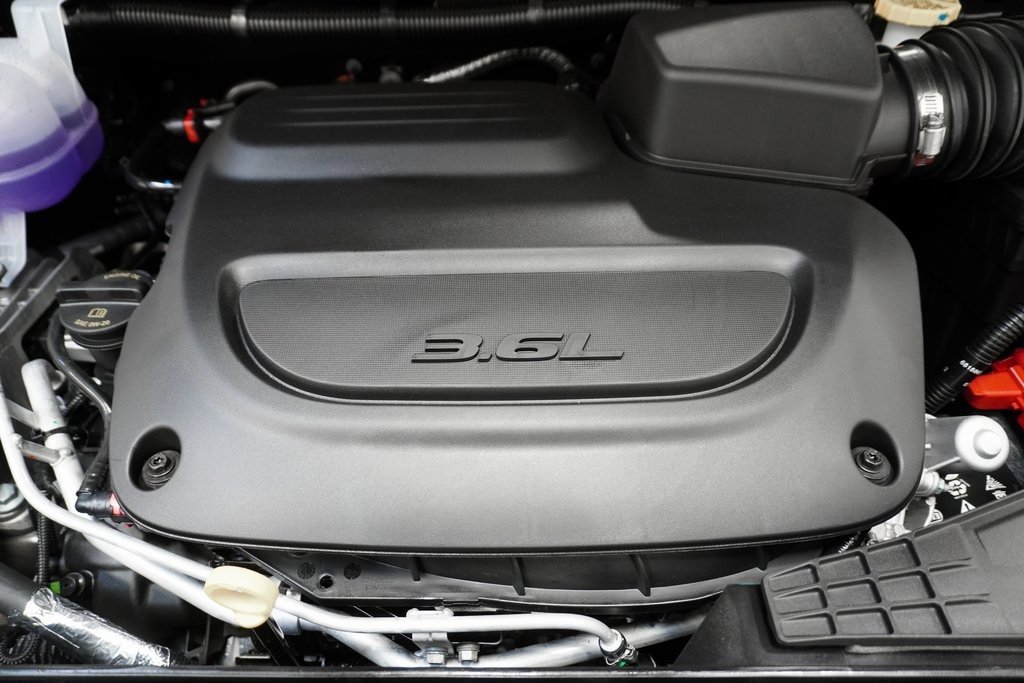 Used 2024 Chrysler Pacifica Limited w/ S Appearance Package image 9