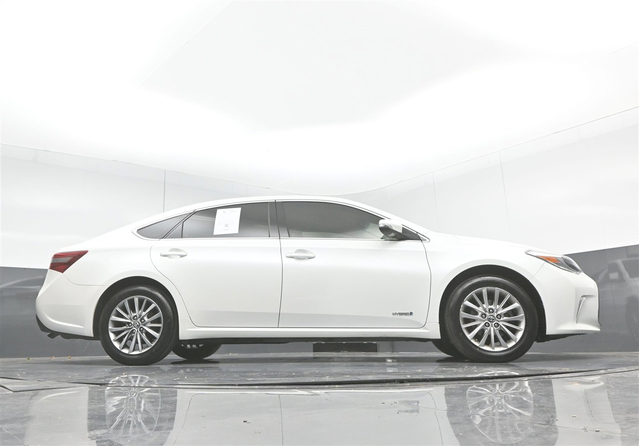 Used 2016 Toyota Avalon Limited image 32