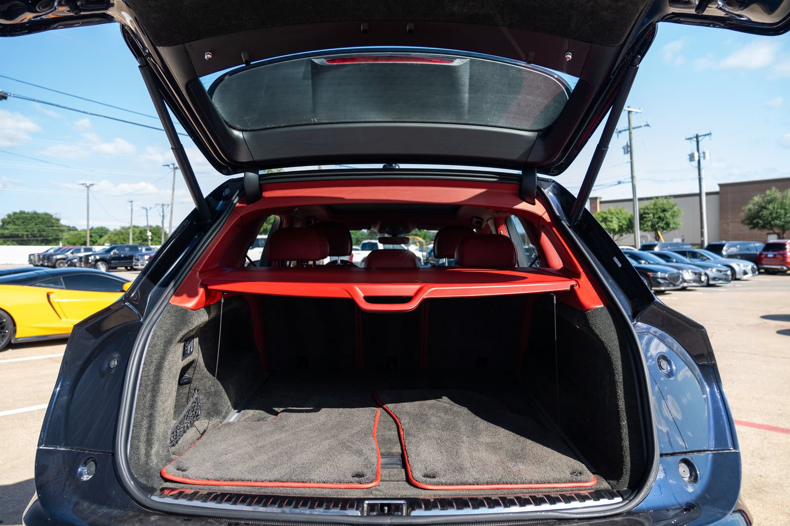 Used 2021 Bentley Bentayga AWD/4WD image 72