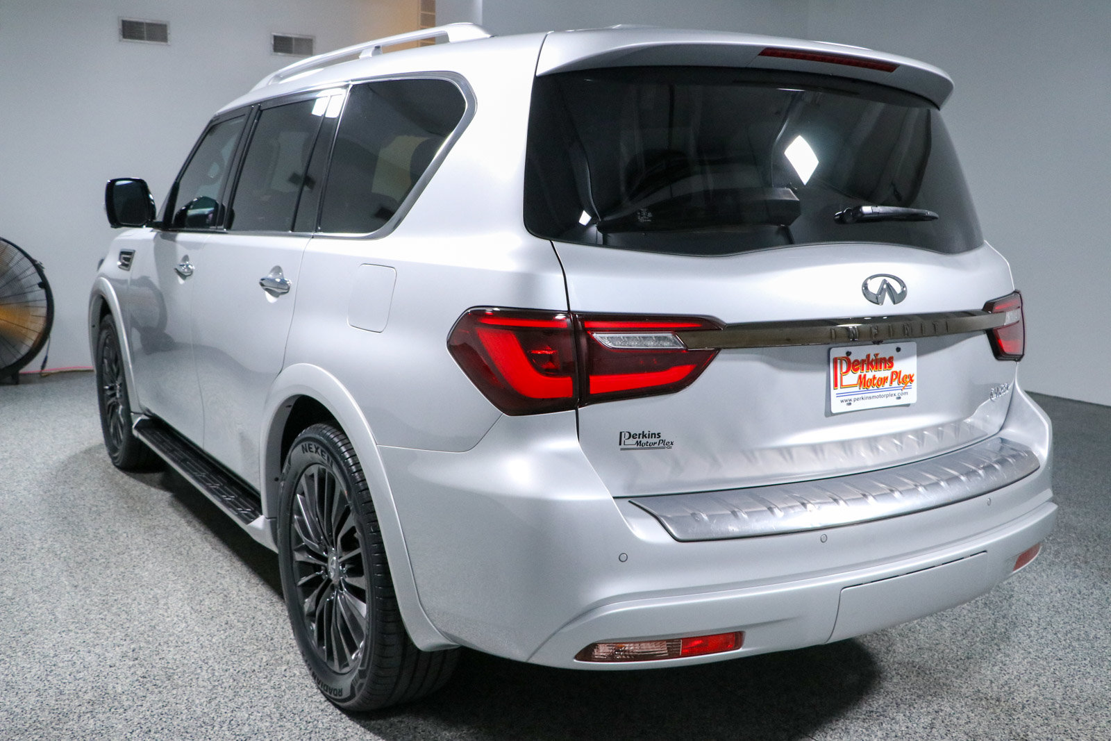 Used 2023 INFINITI QX80 Premium Select w/ Cargo Package RWD image 9