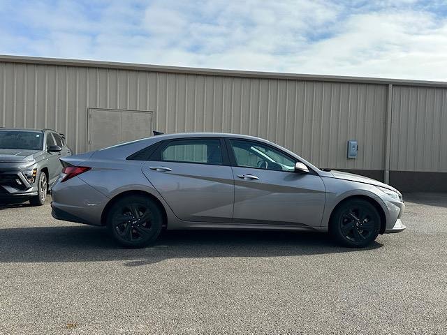 Used 2023 Hyundai Elantra SEL w/ Cargo Package image 10