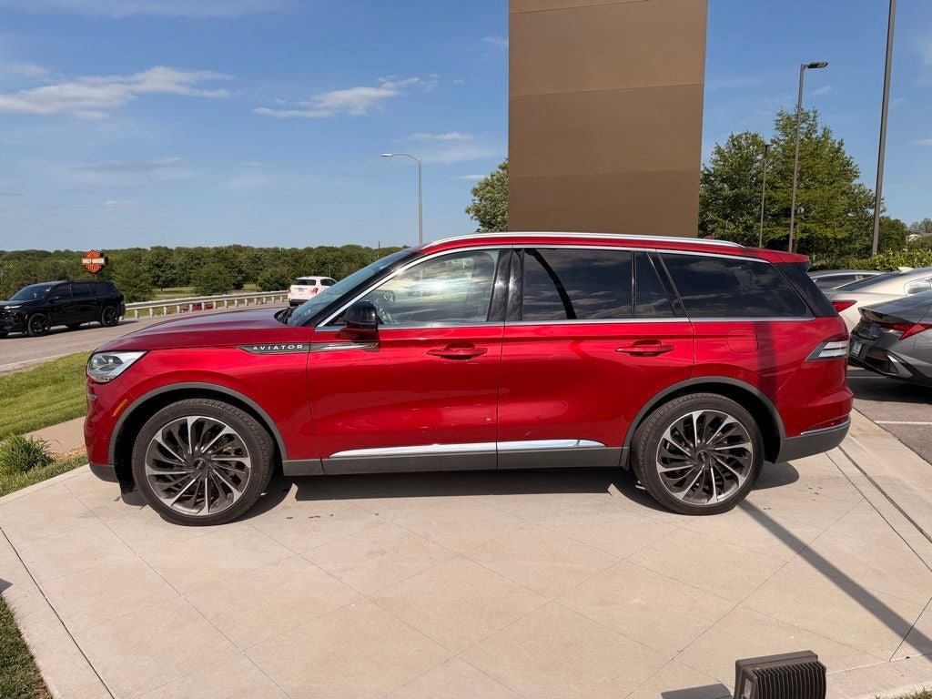Used 2020 Lincoln Aviator Reserve w/ Equipment Group 202A AWD/4WD image 2