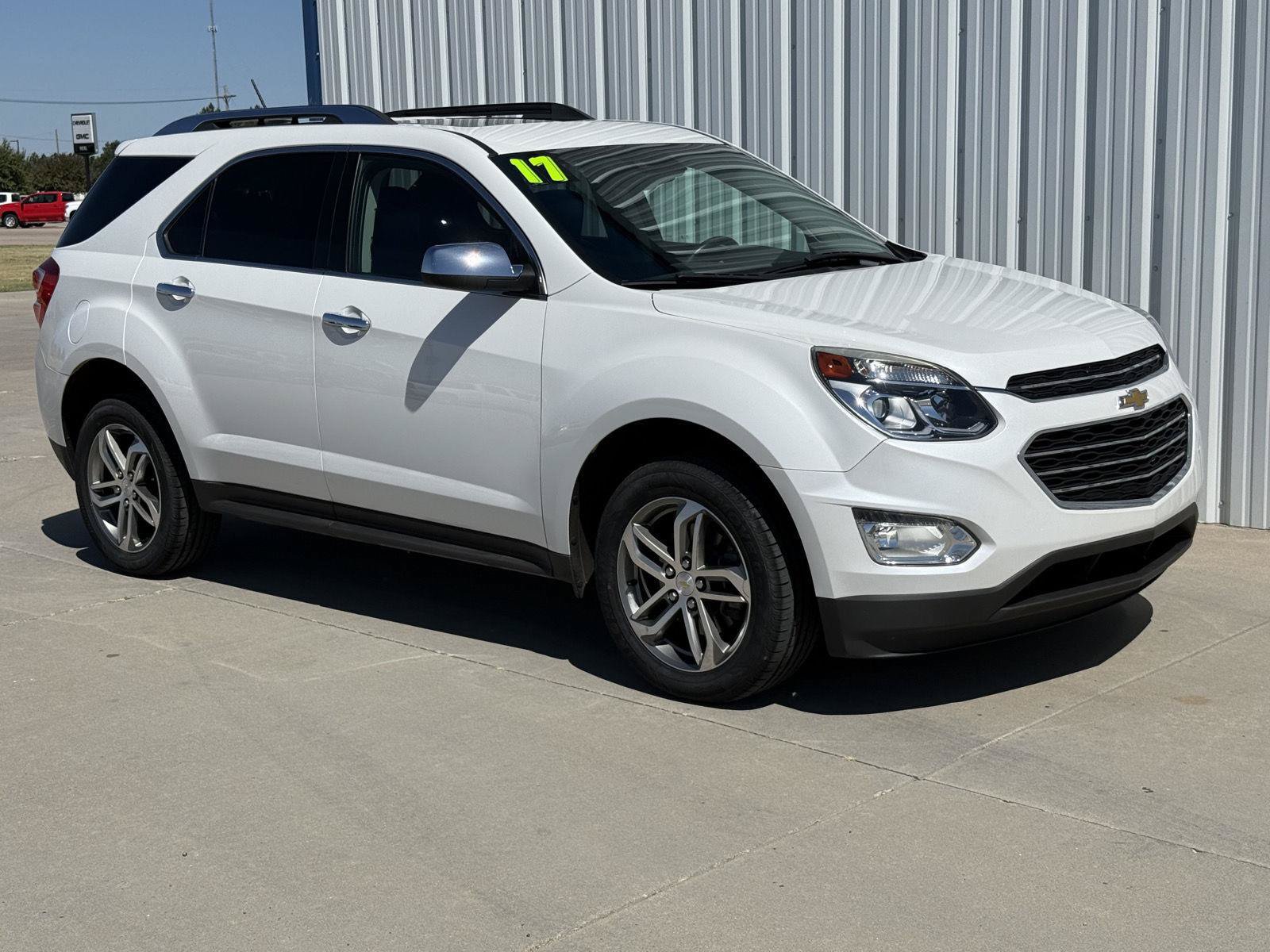 Used 2017 Chevrolet Equinox Premier w/ Enhanced Convenience Package AWD/4WD image 3