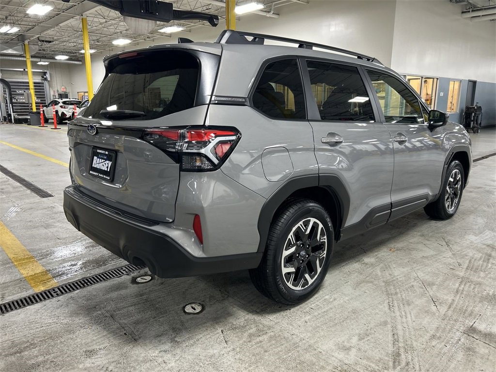 Used 2025 Subaru Forester Premium image 8
