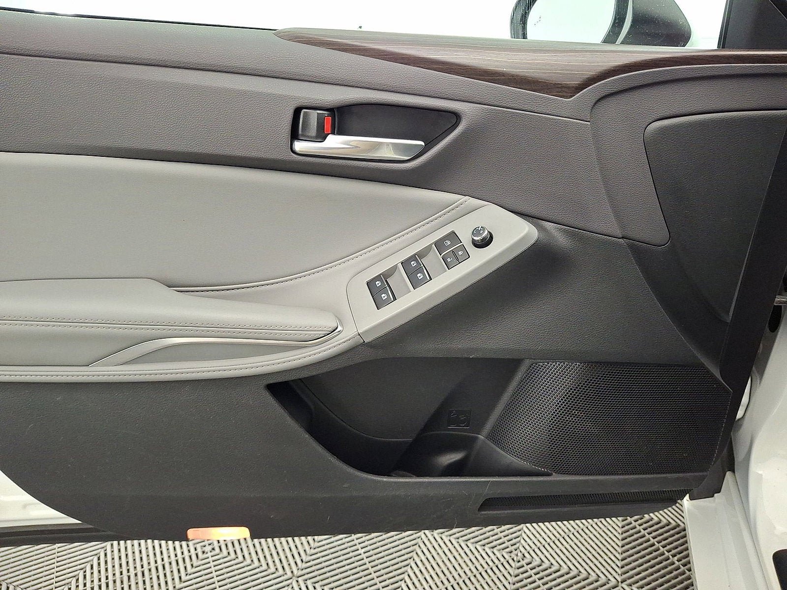 Used 2022 Toyota Avalon XLE w/ Moonroof Package image 10