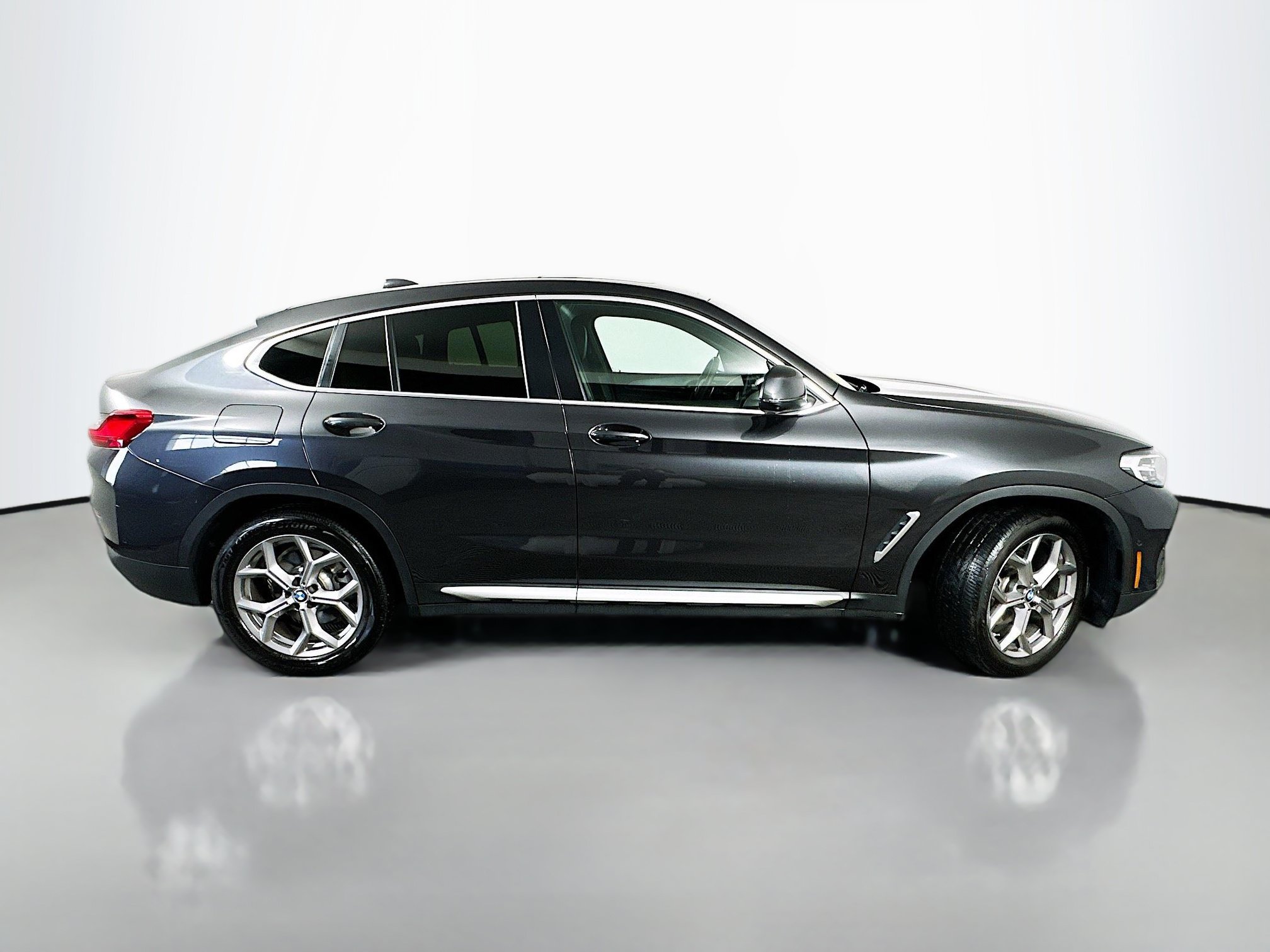 Used 2022 BMW X4 xDrive30i w/ Premium Package 2 AWD/4WD image 8