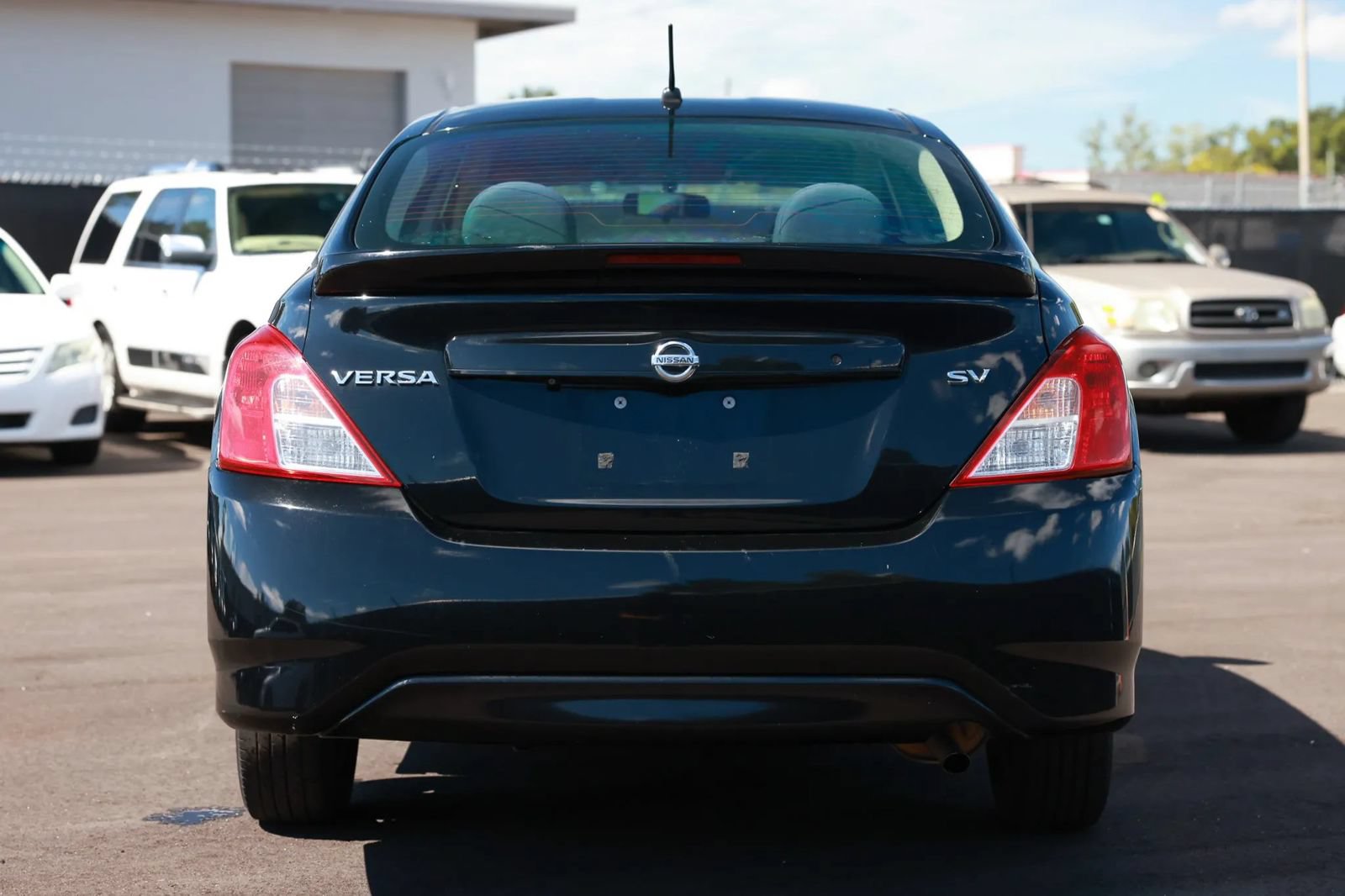 Used 2019 Nissan Versa SV FWD image 4