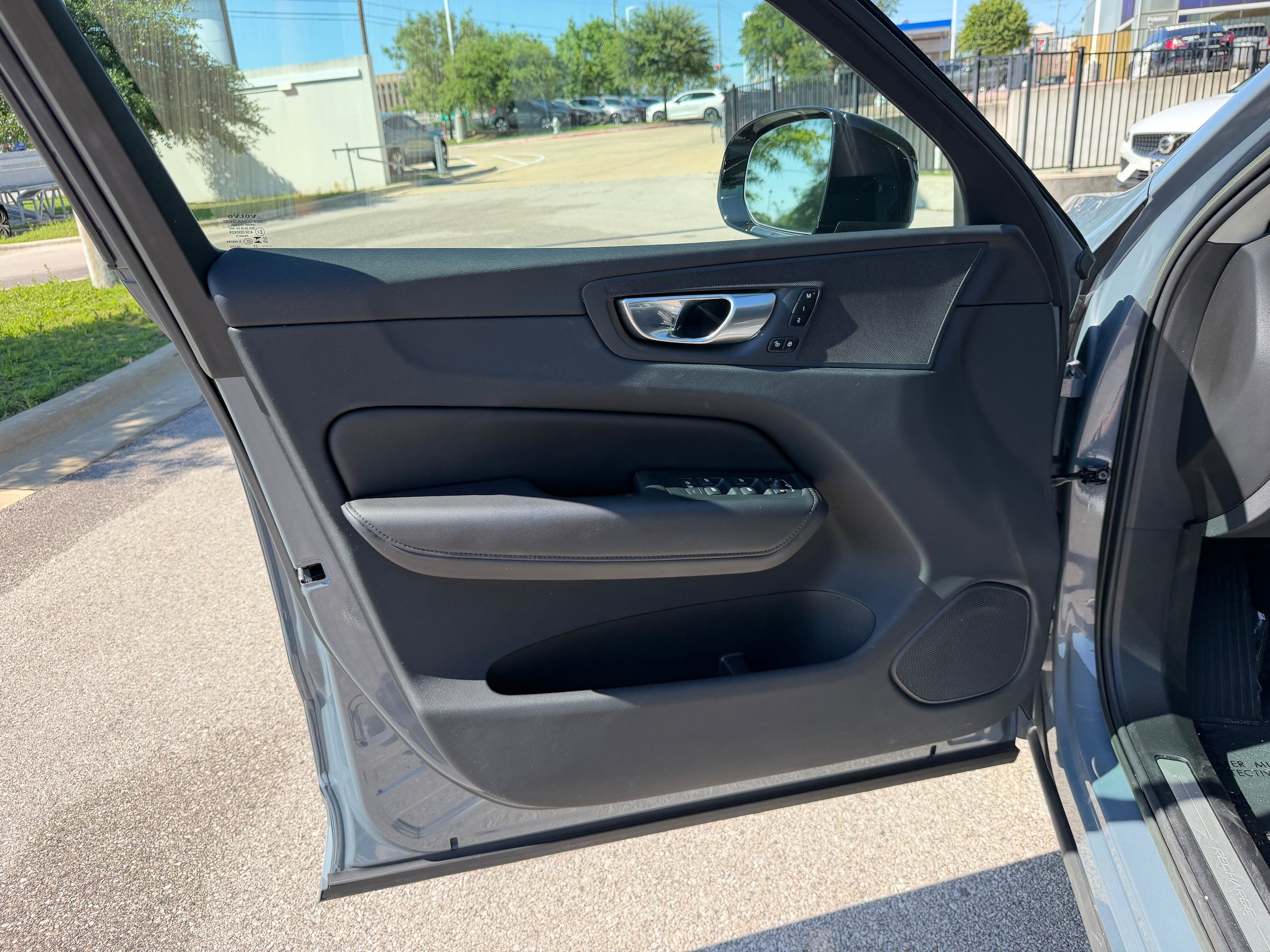 Certified 2023 Volvo XC60 T8 Plus w/ Climate Package AWD/4WD image 22