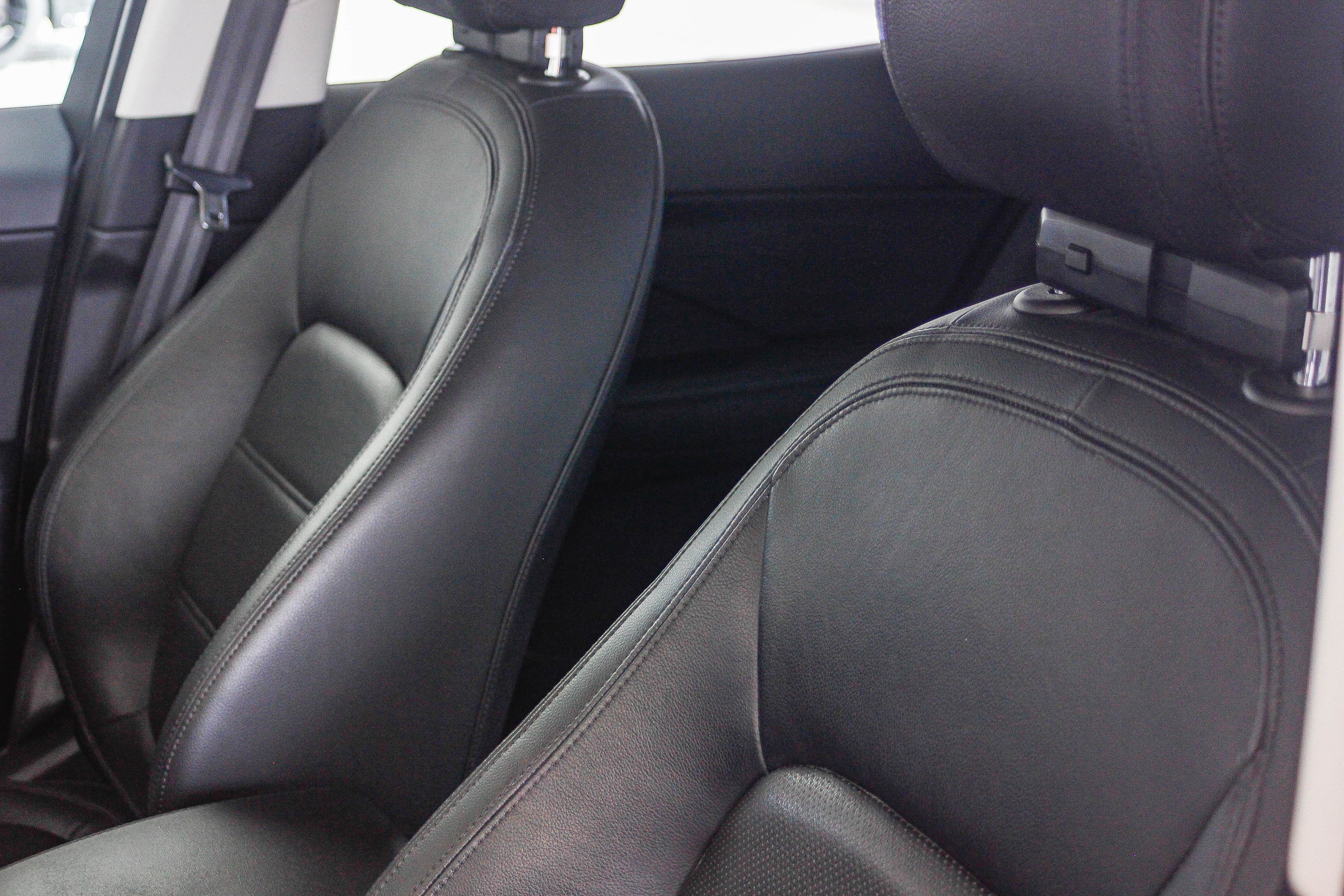 Used 2020 Jaguar E-PACE SE image 23