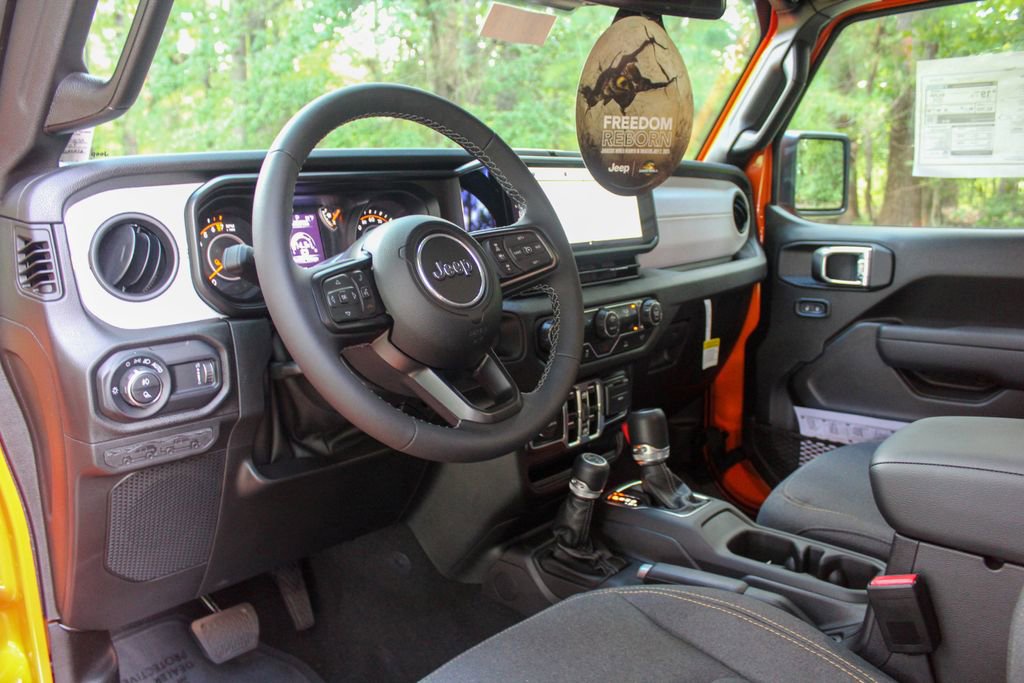 New 2025 Jeep Gladiator Sport image 15