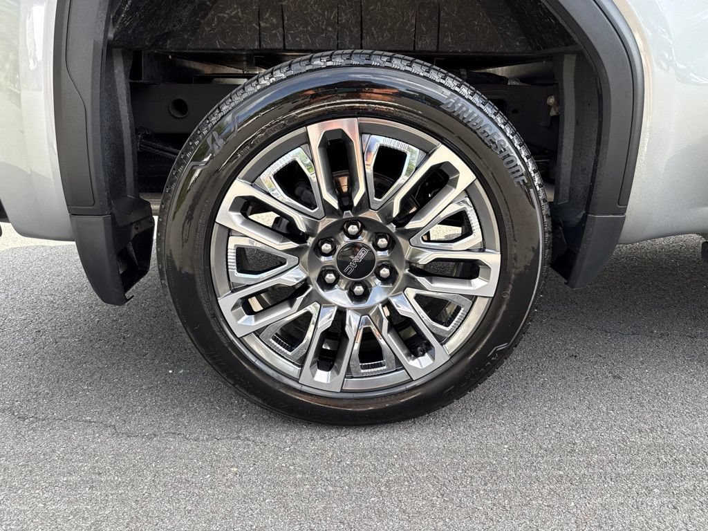 Used 2024 GMC Sierra 1500 Denali Ultimate AWD/4WD image 9