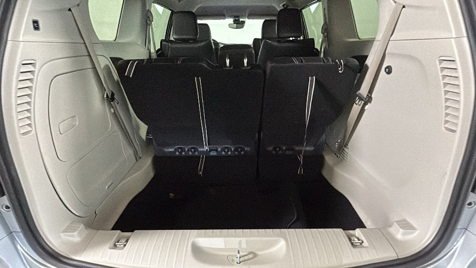 Used 2024 Chrysler Pacifica Limited FWD image 32