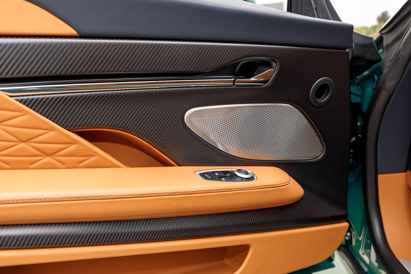 Used 2025 Aston Martin DB12 Coupe image 30