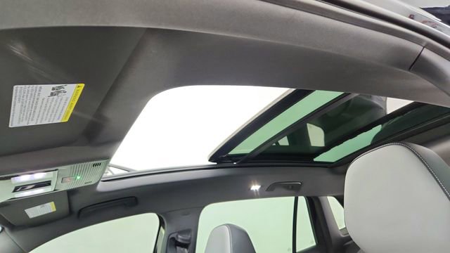 Used 2025 Volkswagen Tiguan SE R-Line image 53