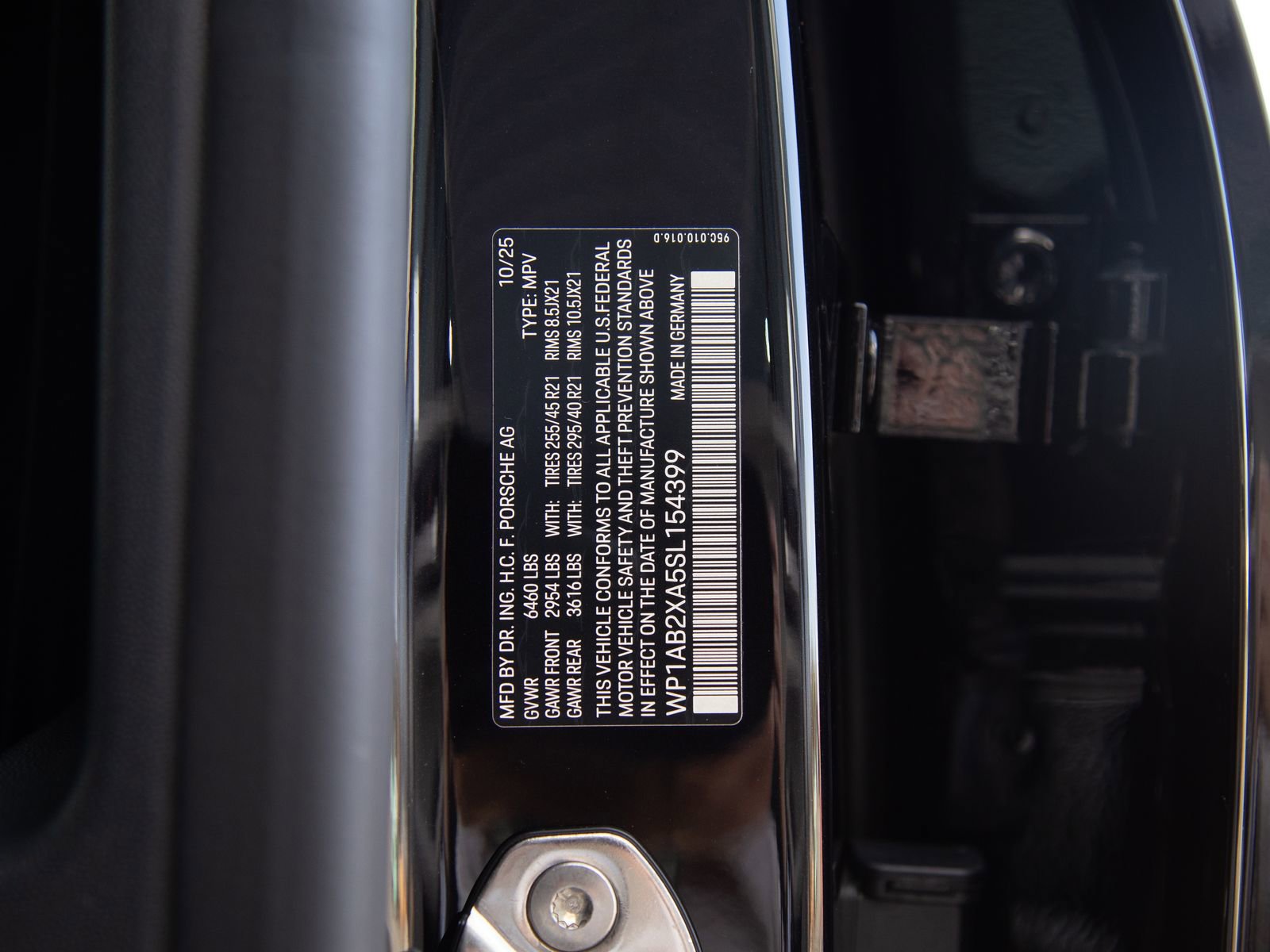 Used 2025 Porsche Macan 4S Electric AWD/4WD image 29