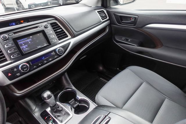 Used 2019 Toyota Highlander LE image 23