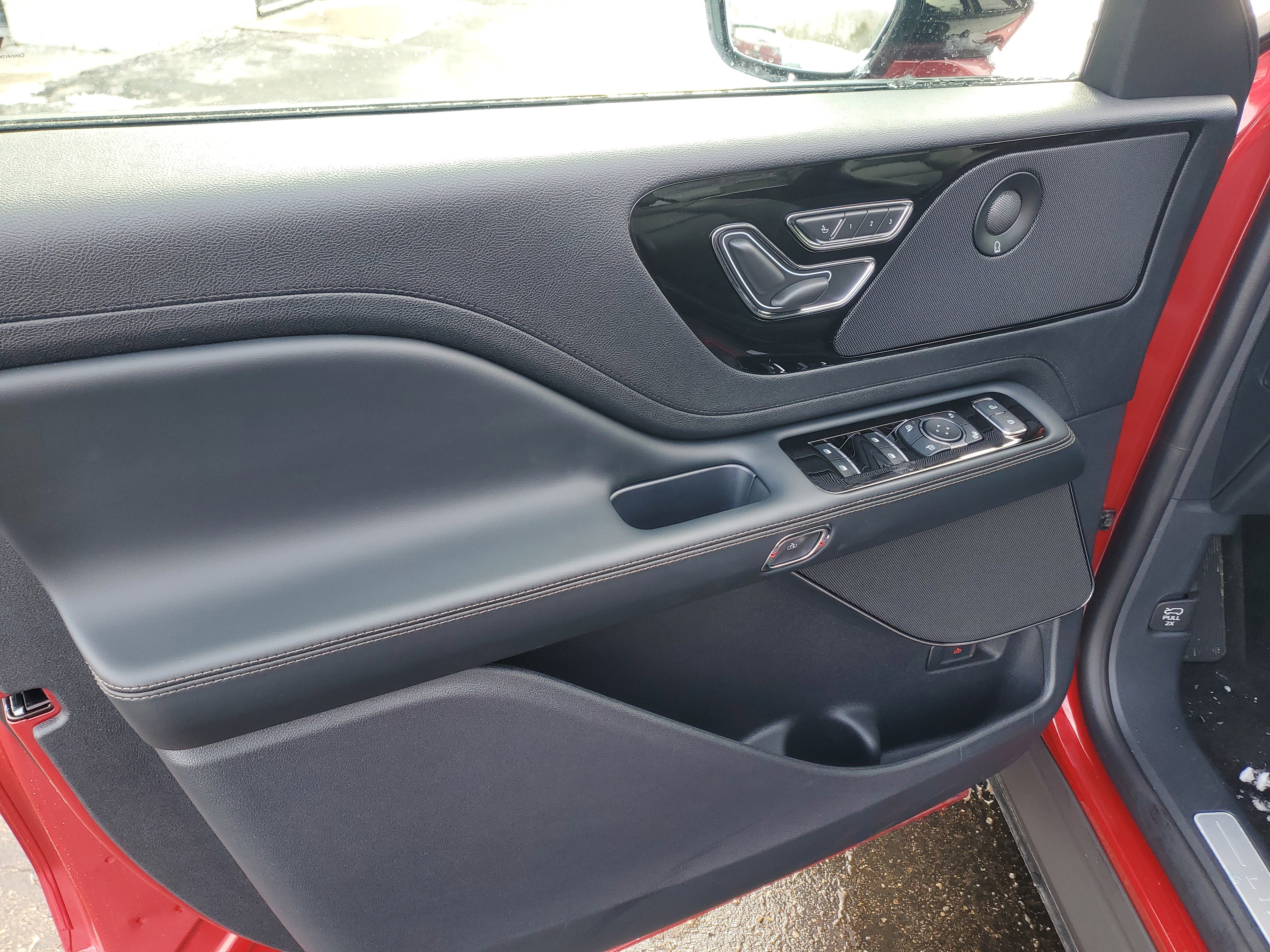 New 2025 Lincoln Aviator AWD w/ Jet Appearance Package image 8