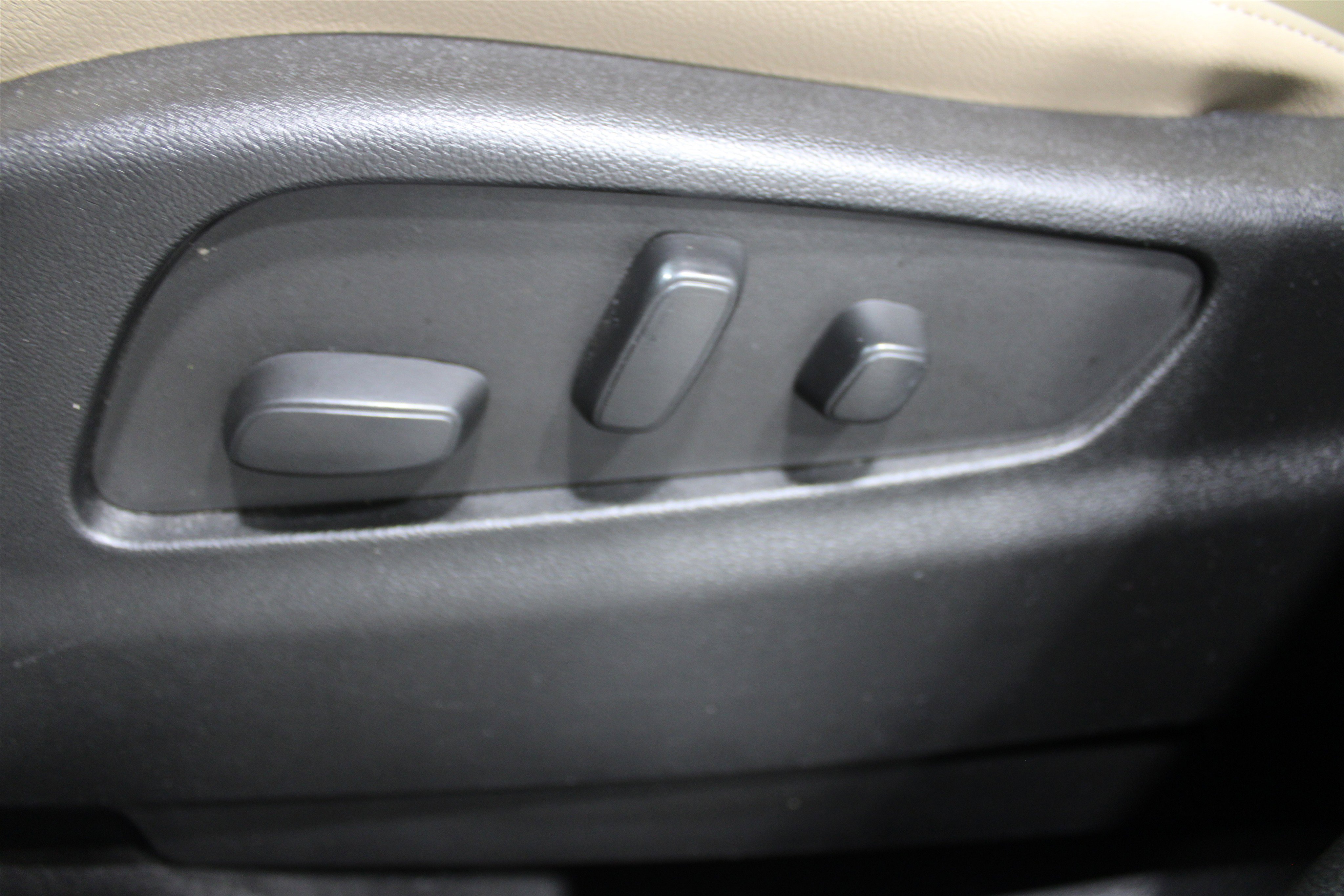 Used 2024 Cadillac XT4 Luxury w/ Cold Weather Package image 4