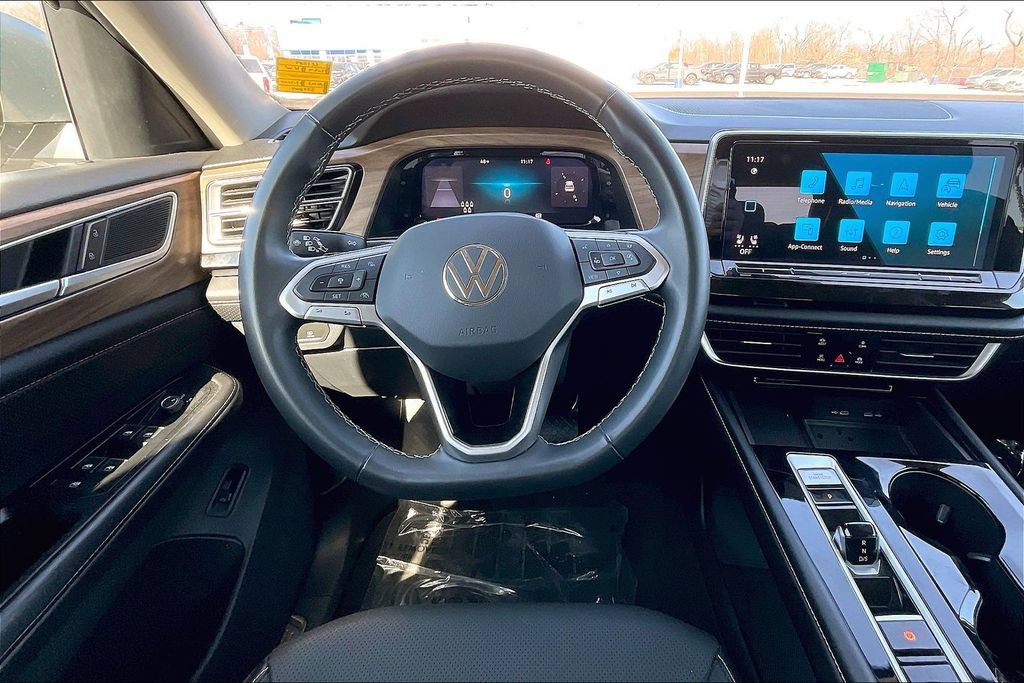 Used 2024 Volkswagen Atlas SE AWD/4WD image 6