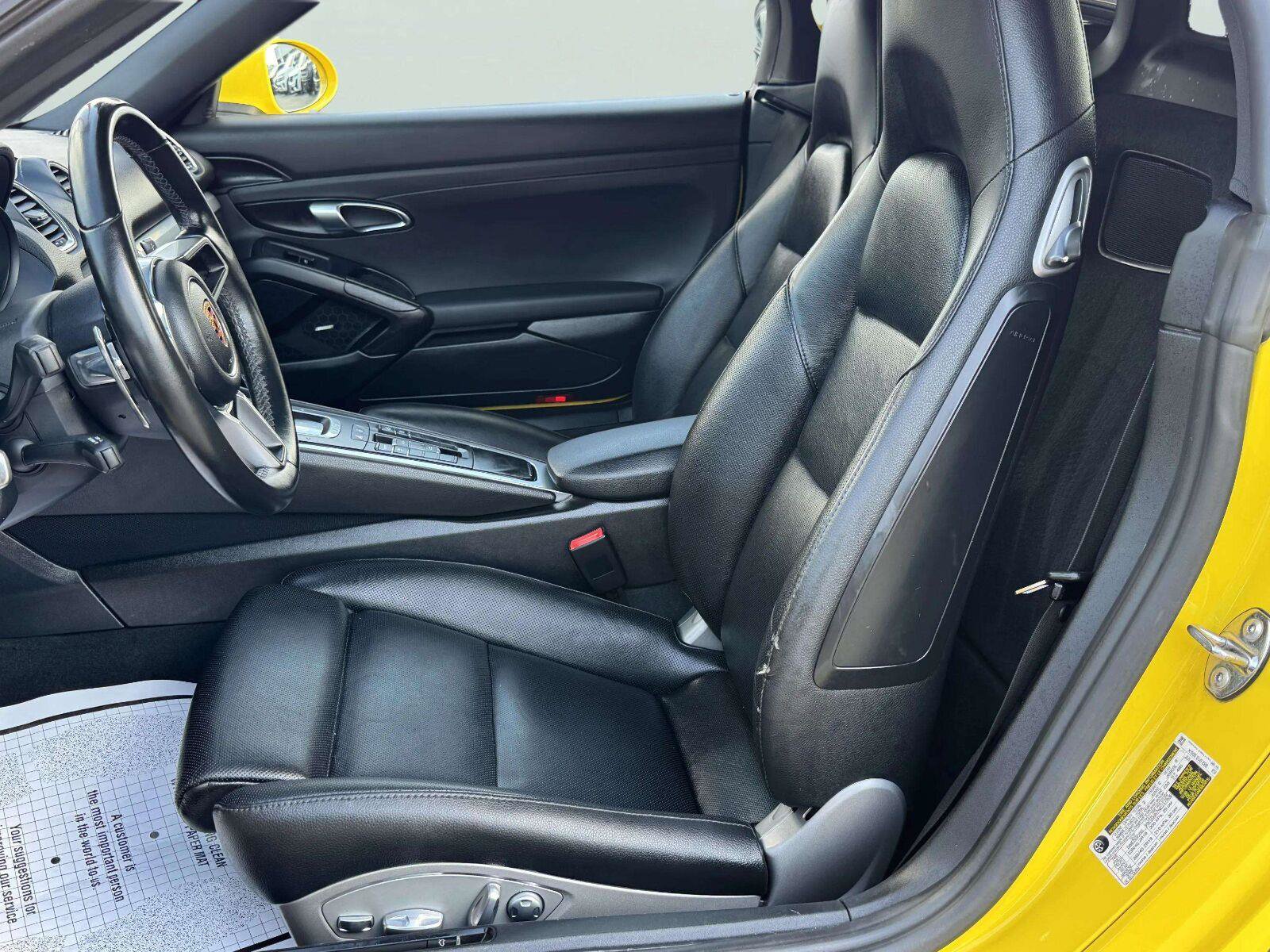 Used 2018 Porsche 718 Boxster RWD image 18
