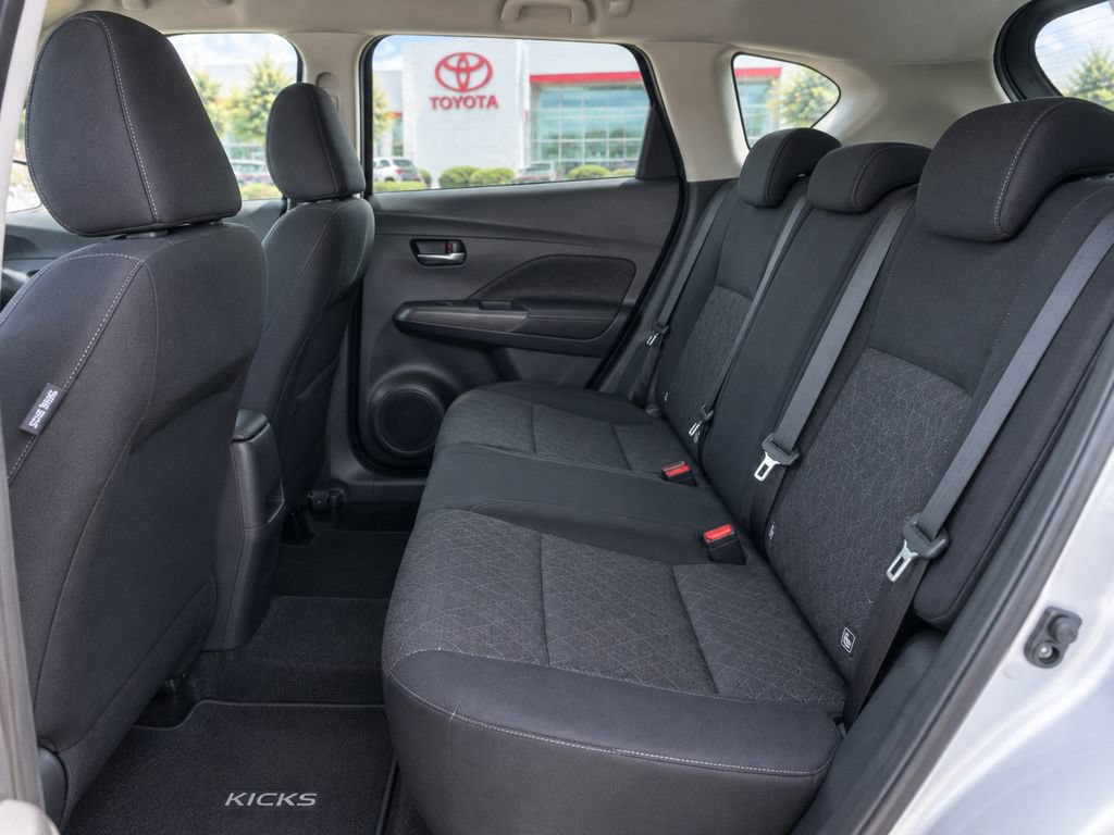 Used 2019 Nissan Kicks SR FWD image 18