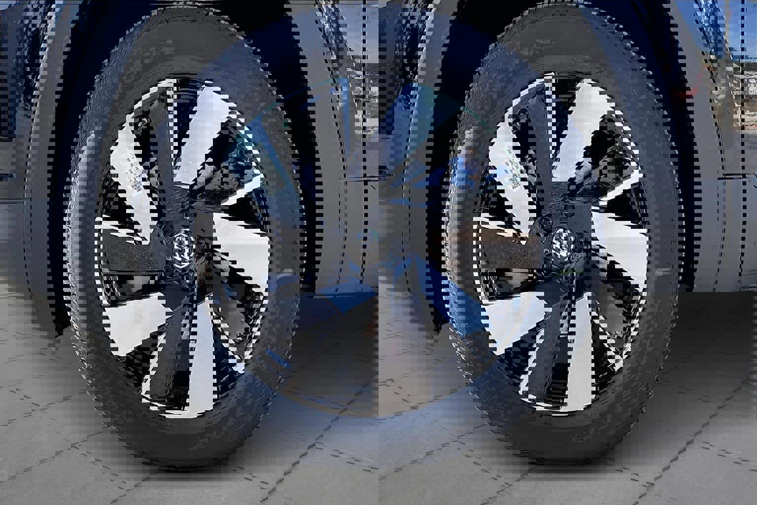 New 2026 Volkswagen Atlas Cross Sport SE image 11