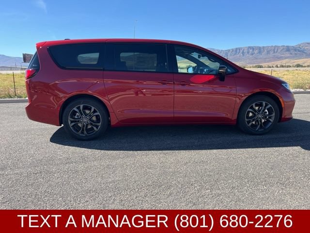 New 2026 Chrysler Pacifica Select FWD image 2