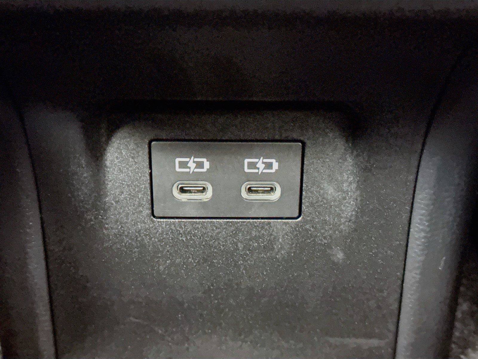 Certified 2025 Toyota Prius LE FWD image 33