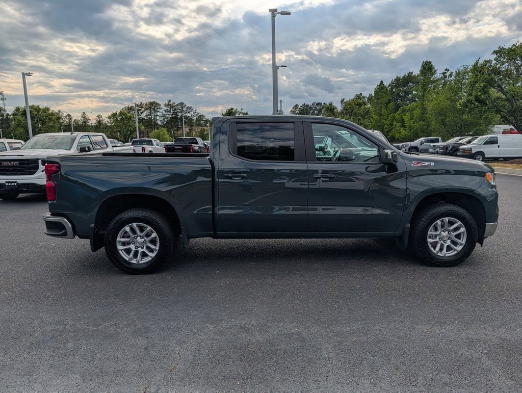 Used 2025 Chevrolet Silverado 1500 LT AWD/4WD image 5