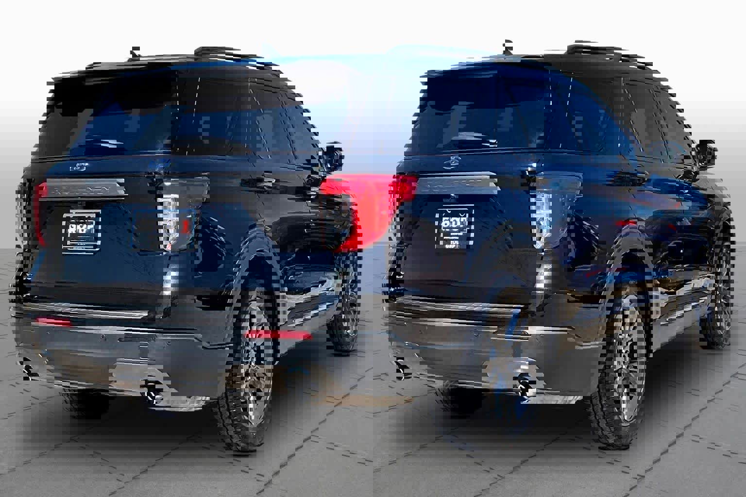 Used 2022 Ford Explorer XLT w/ Equipment Group 202A image 12