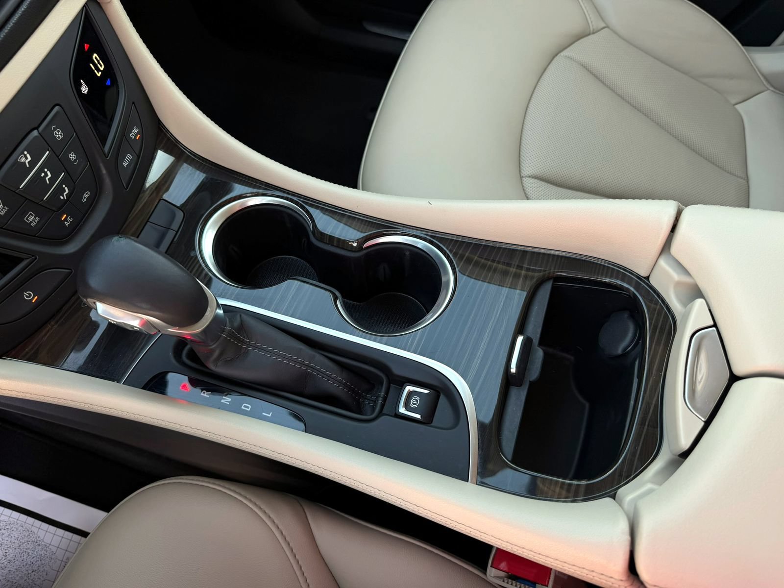 Used 2020 Buick Envision Essence FWD image 18