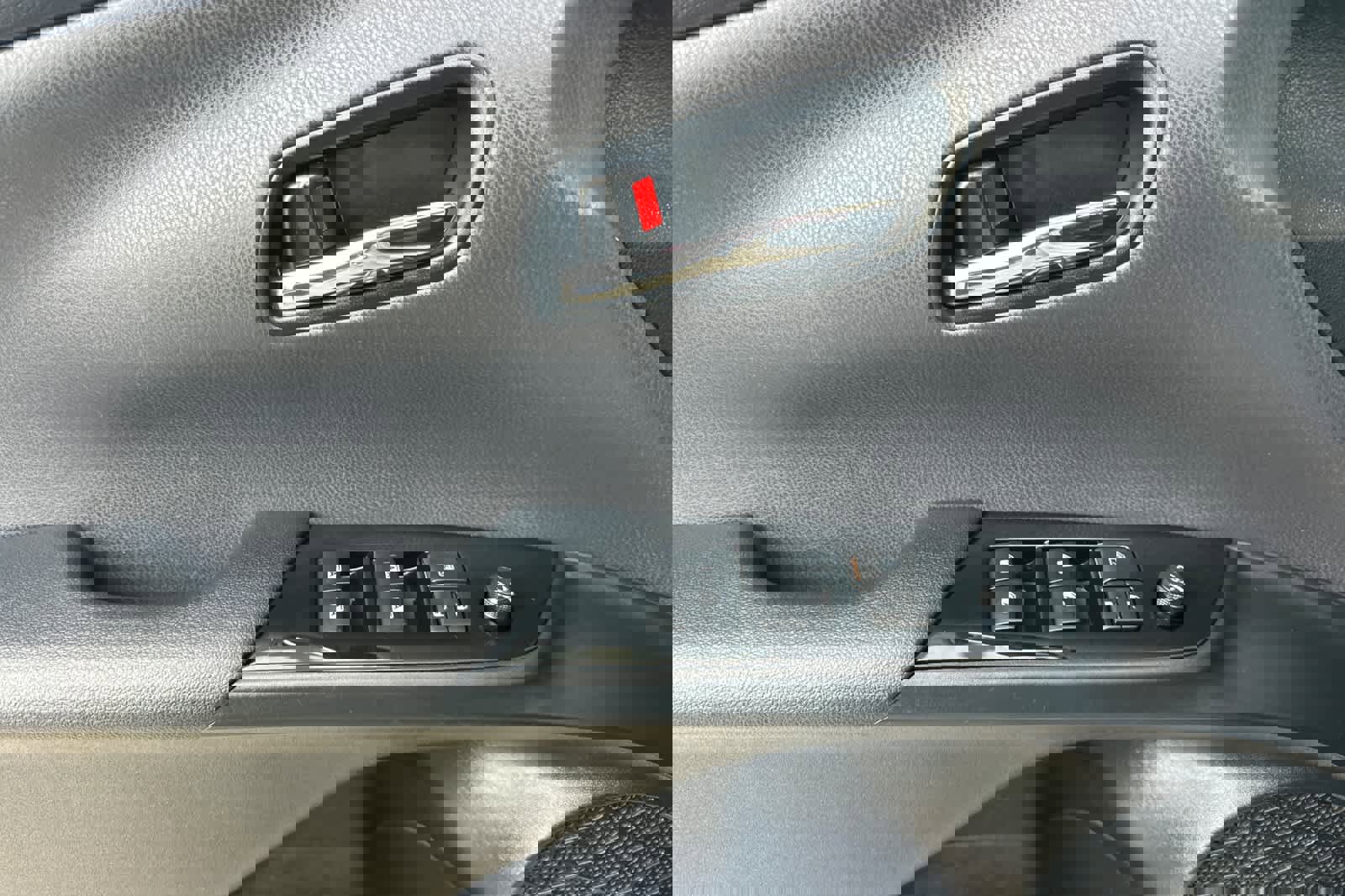 Used 2017 Toyota Prius Prime Premium image 12