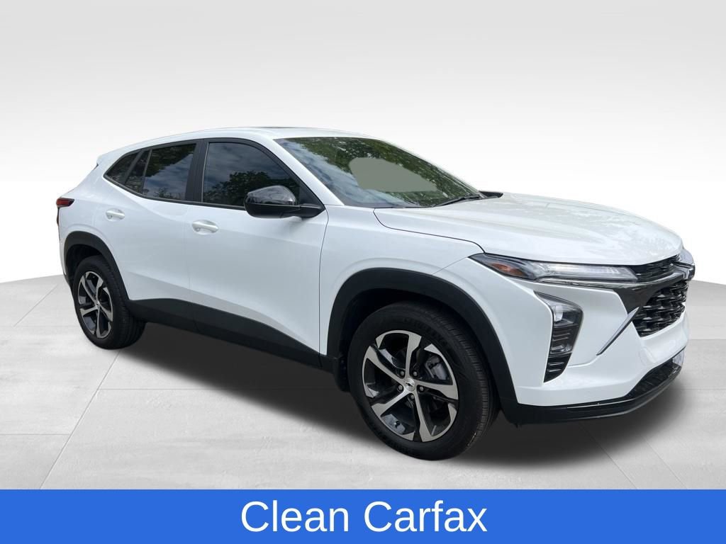 Used 2025 Chevrolet Trax RS w/ Sunroof Package image 1