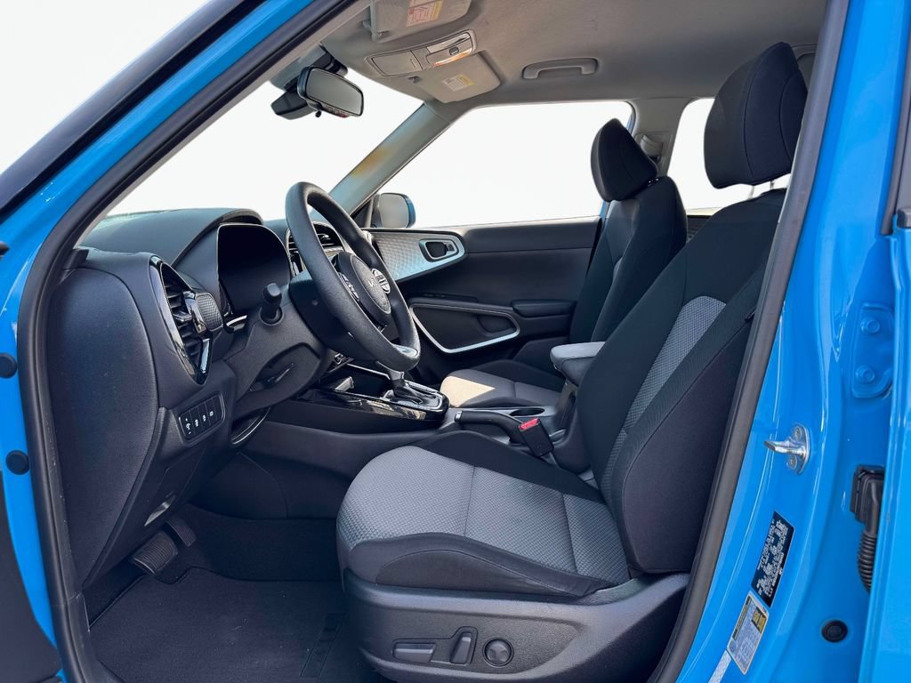 Used 2023 Kia Soul S FWD image 15