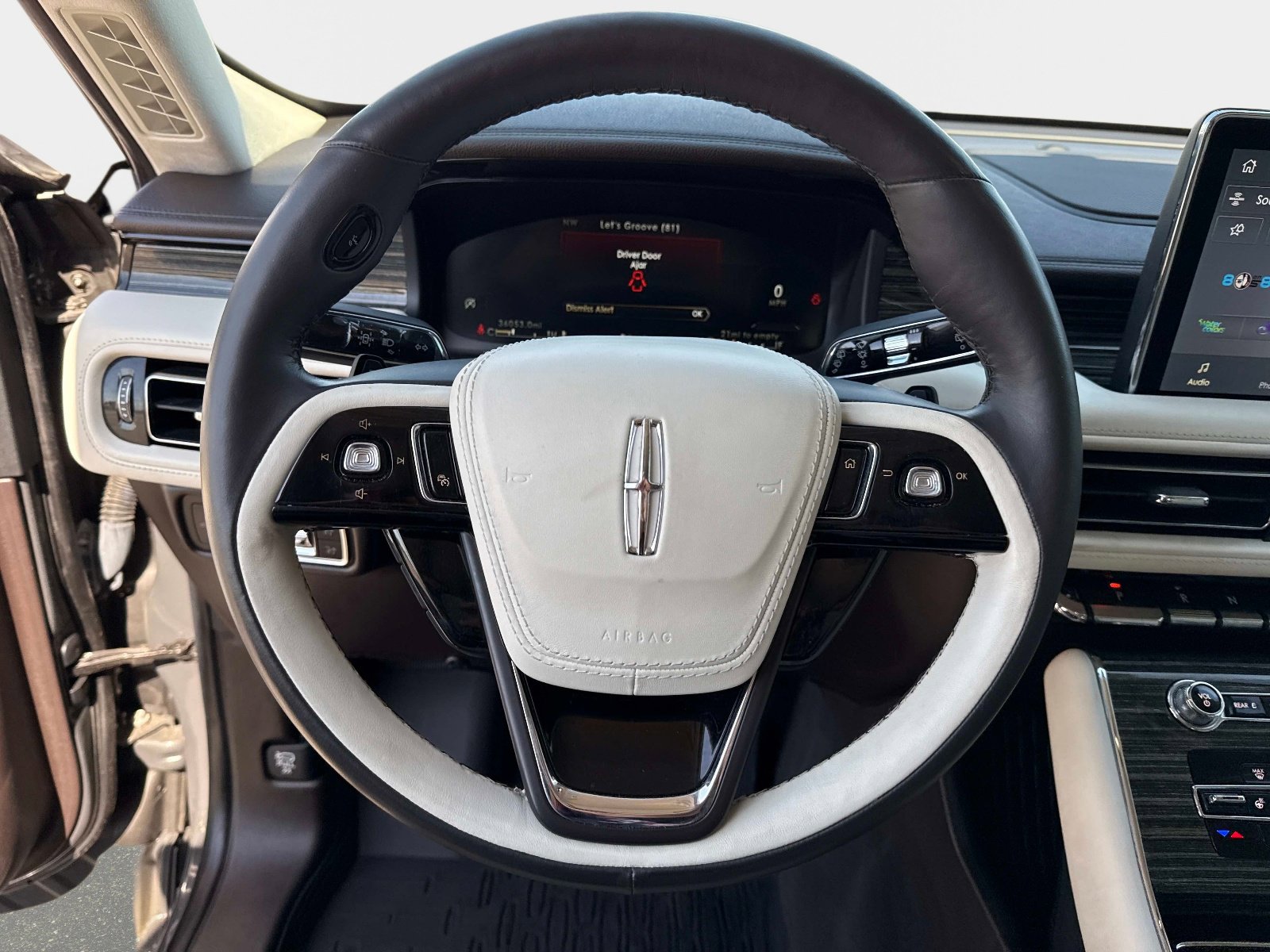 Used 2023 Lincoln Aviator Black Label w/ Dynamic Handling Package image 30