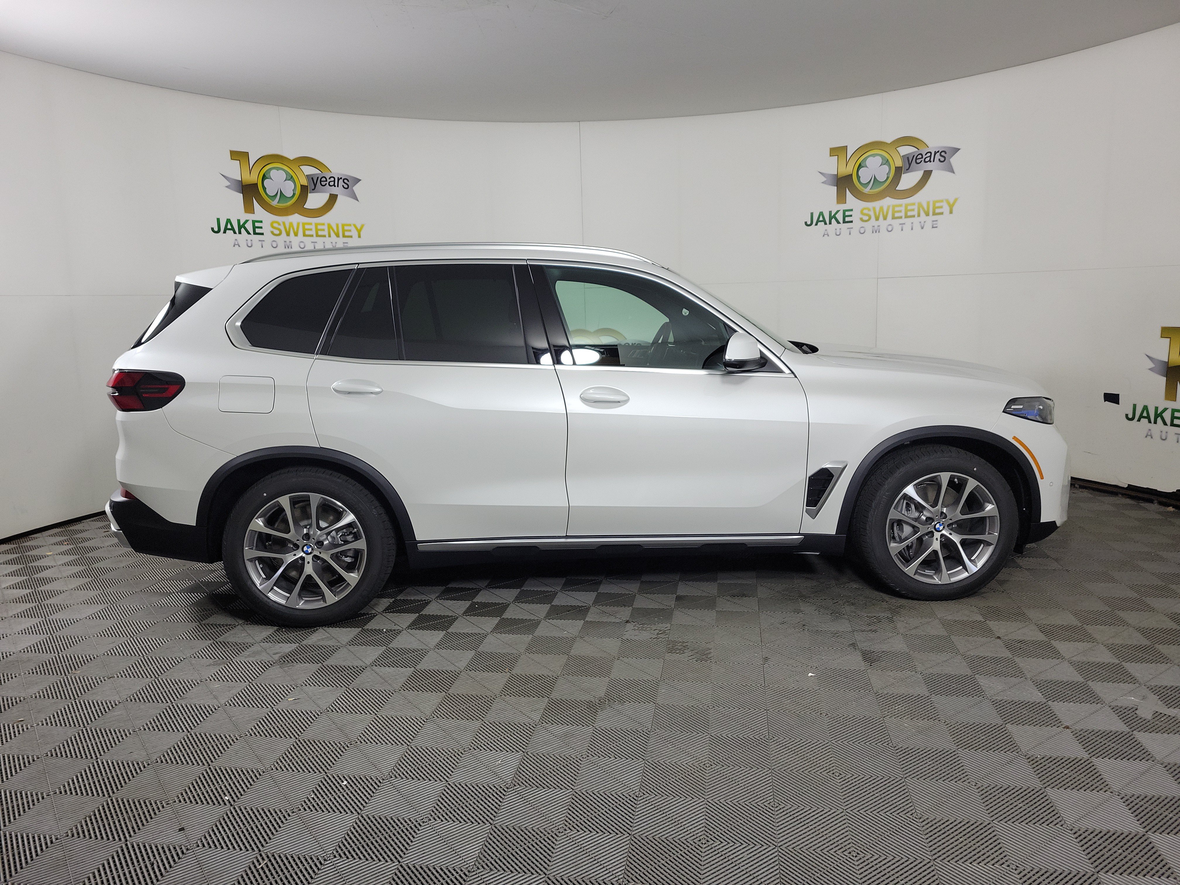 New 2026 BMW X5 xDrive50e w/ Executive Package AWD/4WD image 8