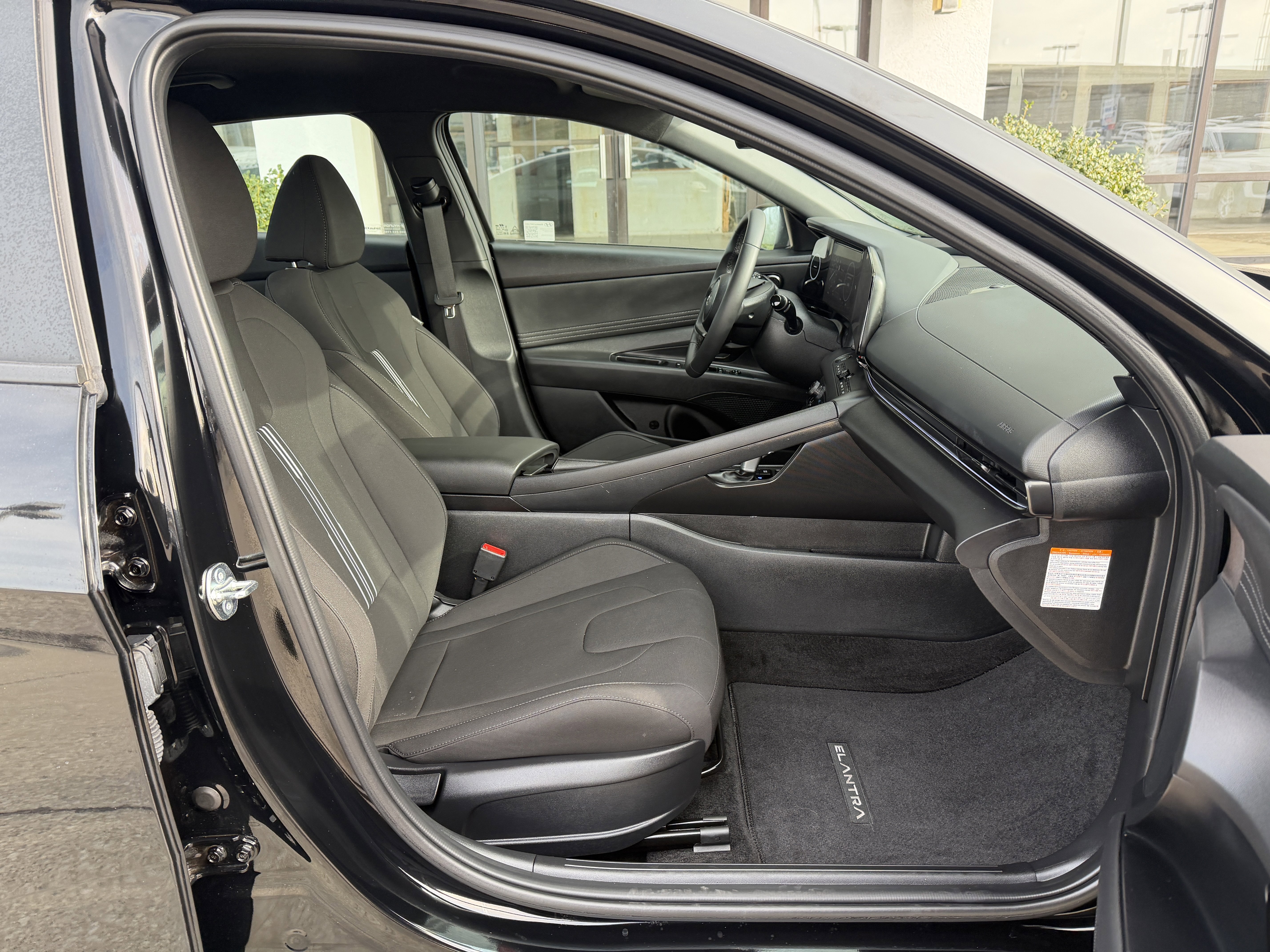 Certified 2025 Hyundai Elantra SEL image 17